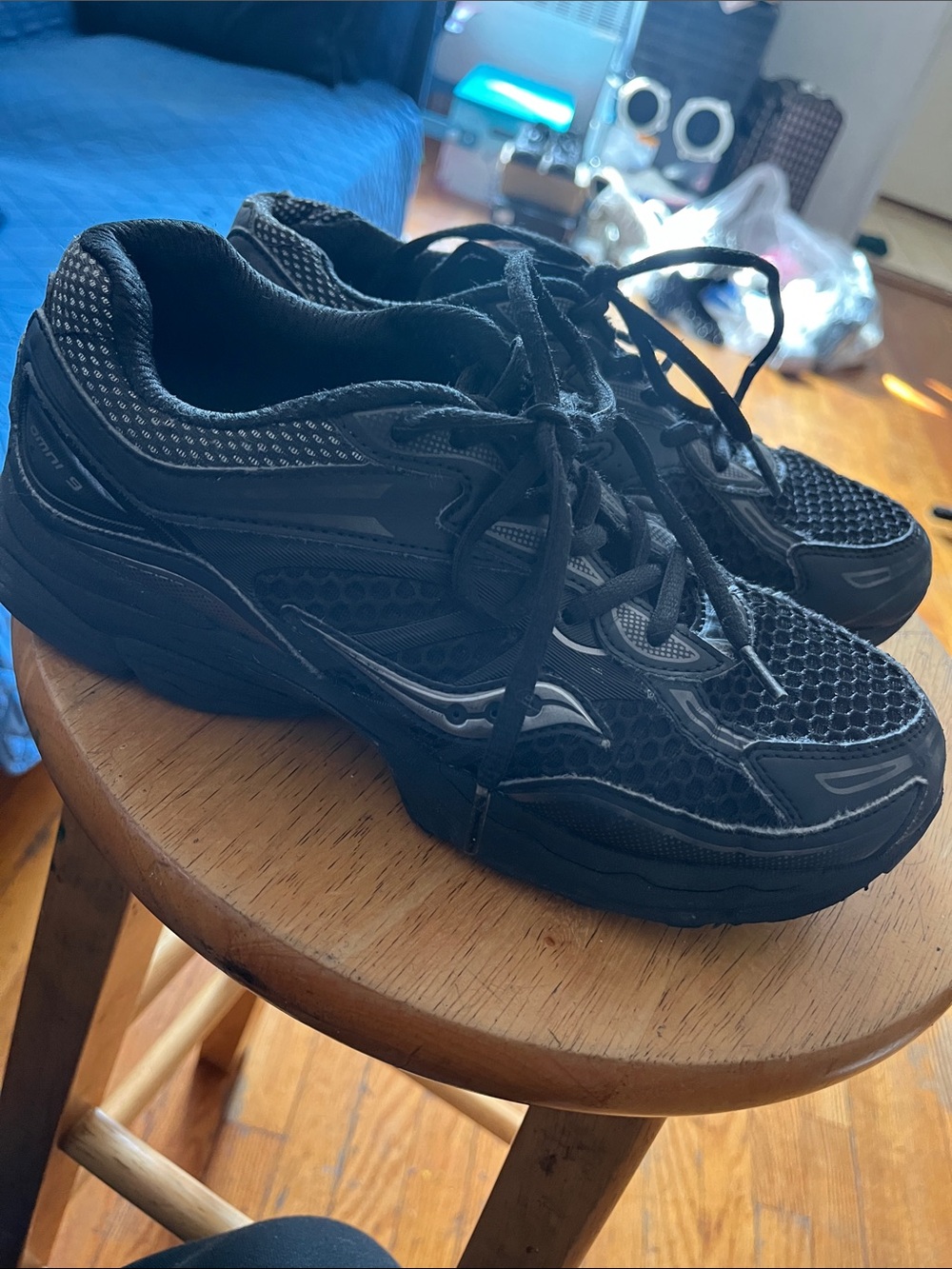 Big boys Saucony sneakers sz 5.5